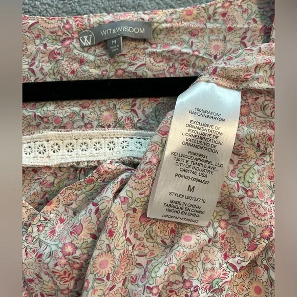 Wit & Wisdom floral blouson button from top with crochet detail- M - Picture 4 of 4